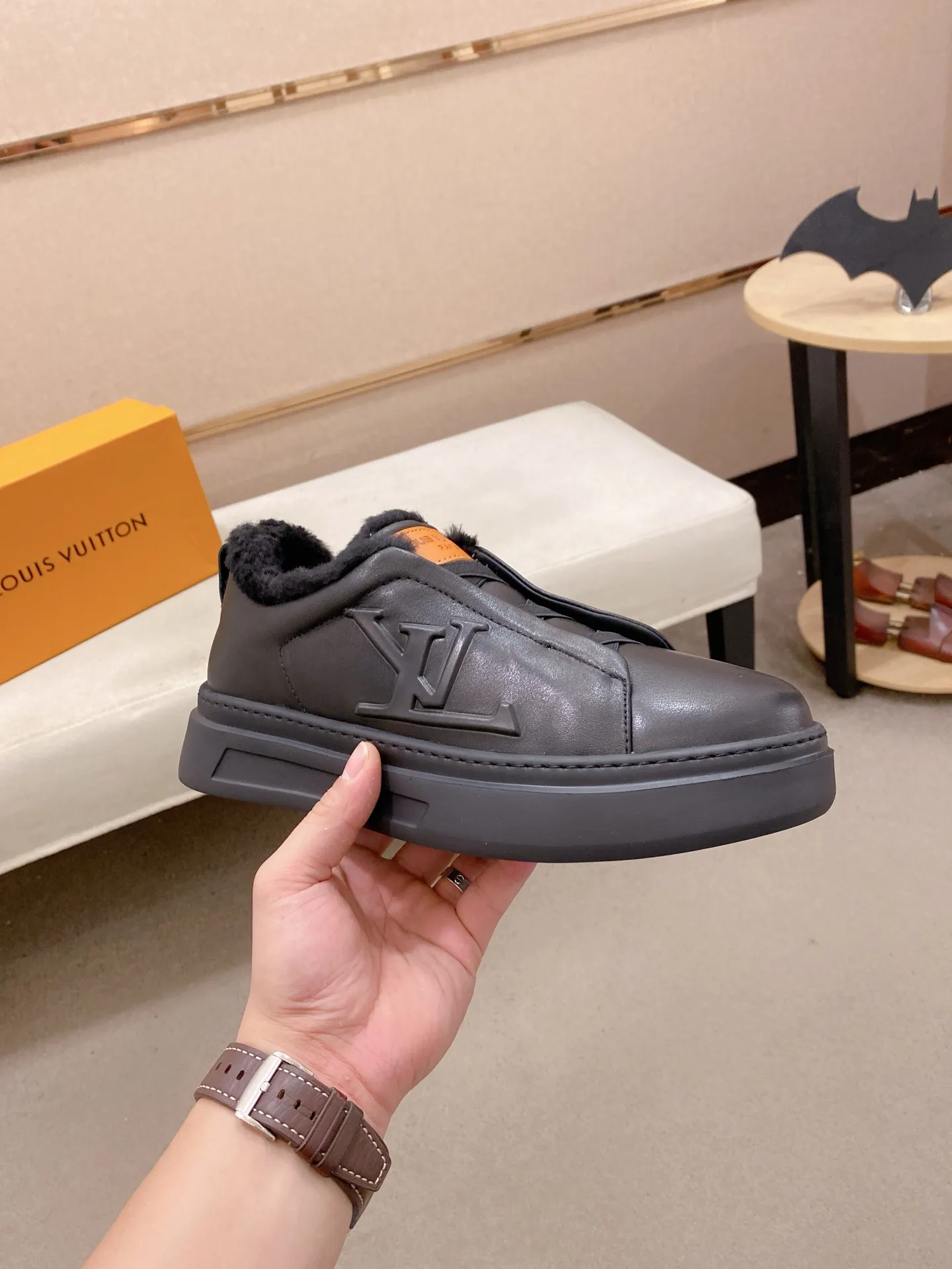 Factory price: 480💰🎉🎉LV~Louis Vuitton trendy men's shoes, new shipments, latest matching, same style as the official website, super high quality, best-selling season [strong][strong][strong] Selected first-layer cowhide, comfortable wool lining, original last, comfortable on the feet, wear-resistant rubber outsole, size: 38-44.